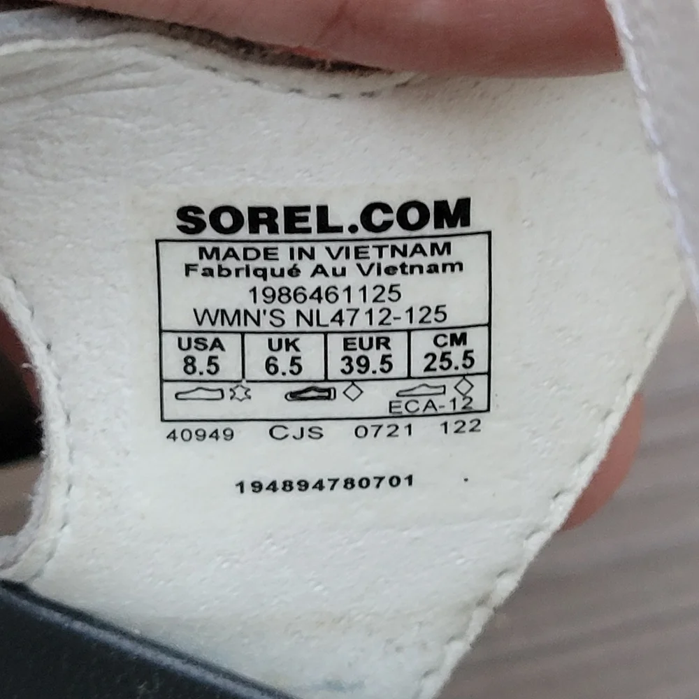 Sorel roaming white